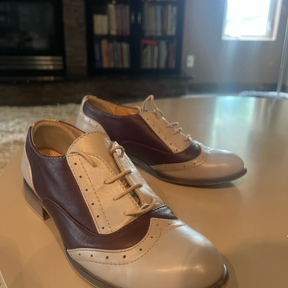 Two-Tone Oxford Shoes